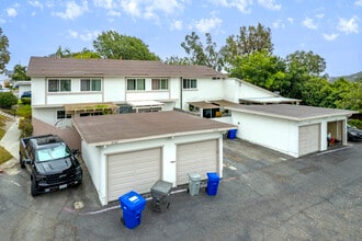 4155 Baycliff Way in Oceanside, CA - Foto de edificio - Building Photo