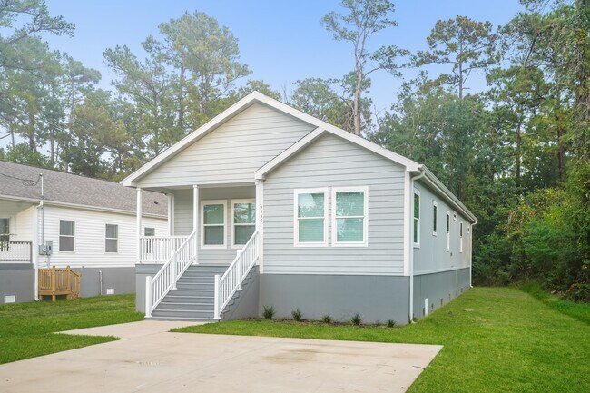 9330 Crestview Dr in Houston, TX - Building Photo - Building Photo