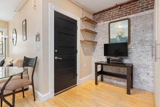 1 Hull Street Ct, Unit F in Boston, MA - Building Photo - Building Photo