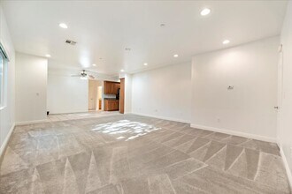 637 N Fairview St in Burbank, CA - Building Photo - Building Photo