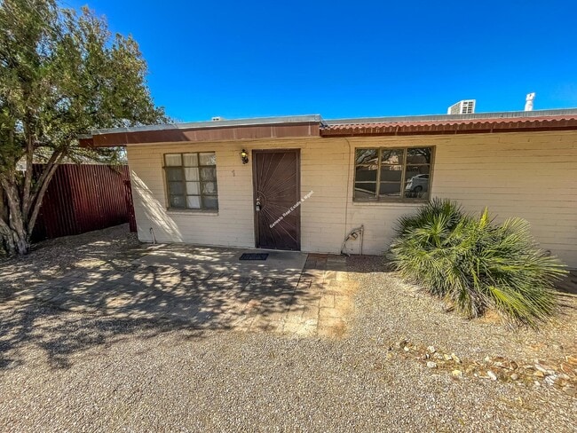 property at 3657 N Los Altos Ave