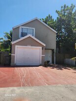 5884 Dewberry Way in West Palm Beach, FL - Building Photo