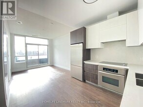 15 Water Walk Dr in Markham, ON - Building Photo - Building Photo