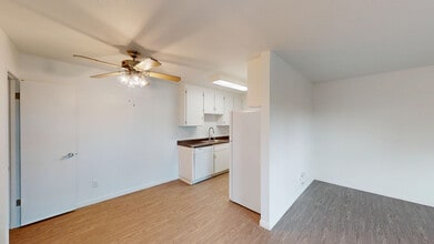 402 Alameda del Prado in Novato, CA - Building Photo - Building Photo