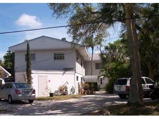 2115 1st St in Indian Rocks Beach, FL - Building Photo