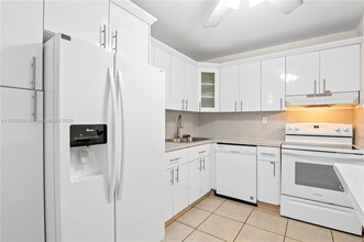 16740 NE 9th Ave in North Miami Beach, FL - Building Photo - Building Photo