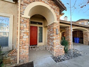 10085 Mosaic Way in Elk Grove, CA - Building Photo - Building Photo