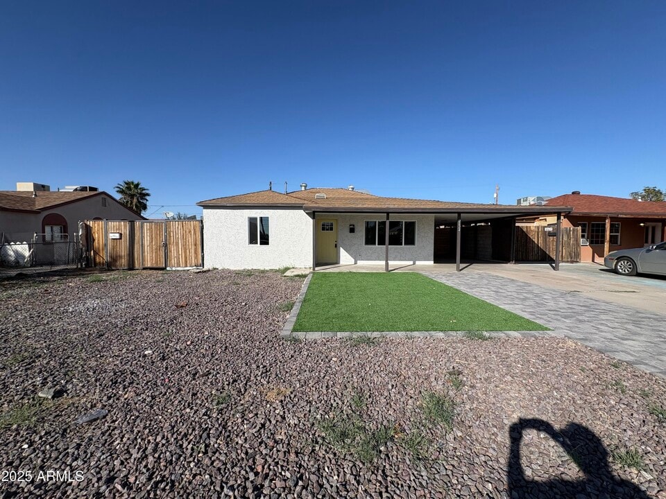 2624 W San Miguel Ave in Phoenix, AZ - Building Photo