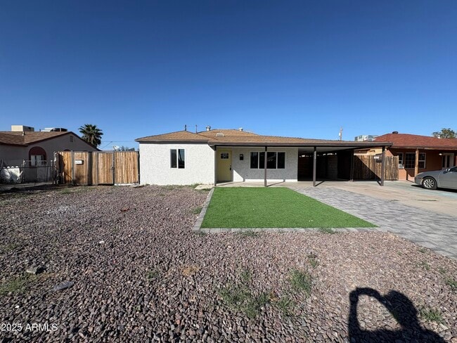 property at 2624 W San Miguel Ave