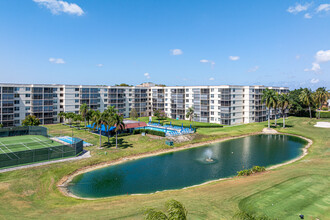 Hollybrook Golf and Tennis Club in Pembroke Pines, FL - Building Photo - Building Photo