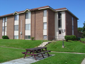 Highland Park Apartments in Dayton, OH - Building Photo - Building Photo