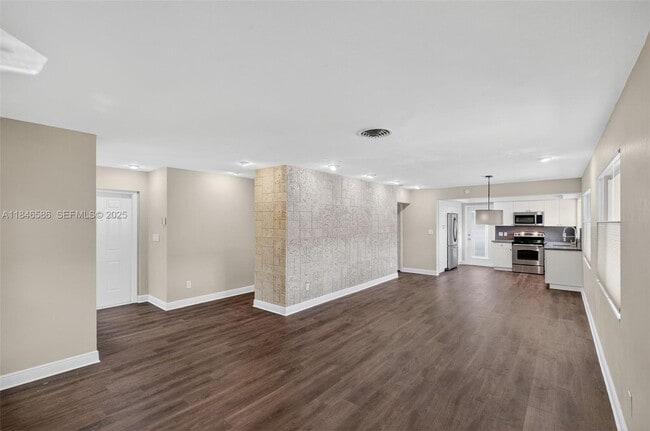 539 Menendez Ave in Coral Gables, FL - Foto de edificio - Building Photo