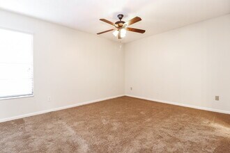 10375 Chadbourne Dr in Tampa, FL - Building Photo - Building Photo