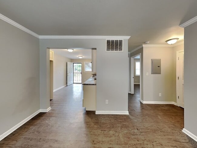 7745 Madrid Ave in Birmingham, AL - Foto de edificio - Building Photo