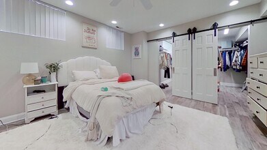 2464 N Geneva Terrace in Chicago, IL - Building Photo - Building Photo