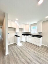 13 Walker St in New London, CT - Building Photo - Building Photo
