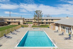 Hesperia Regency in Hesperia, CA - Building Photo