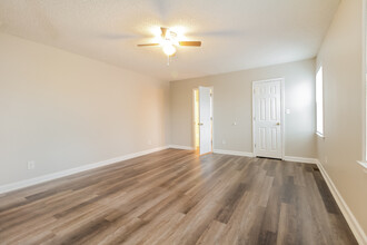 242 Pearson Rd in Easley, SC - Building Photo - Building Photo