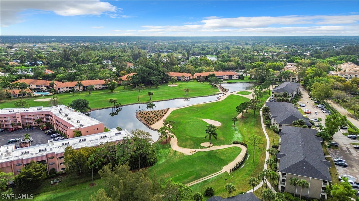 180 Turtle Lake Ct in Naples, FL - Building Photo