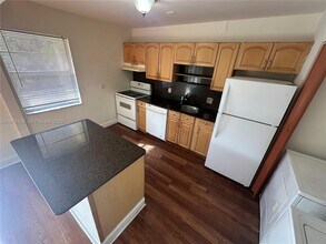 3033 NW 68th St in Fort Lauderdale, FL - Building Photo - Building Photo