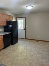 205 Autumn Pine Dr, Unit 205 in Fairview Heights, IL - Foto de edificio - Building Photo