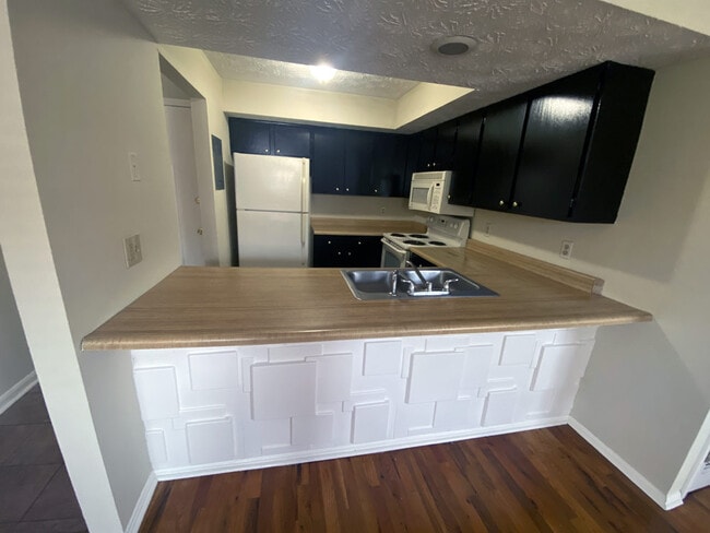 562 Woodland Ave, Unit #34 in Lexington, KY - Building Photo - Building Photo