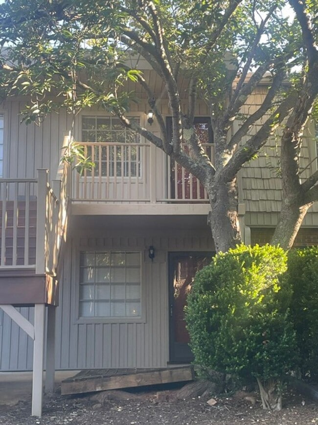 property at 3826 Country Club Rd