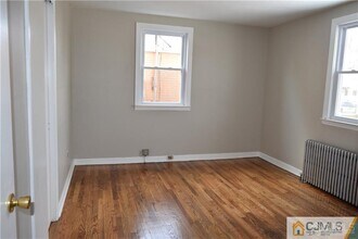 90 Holly St in Woodbridge Township, NJ - Building Photo - Building Photo