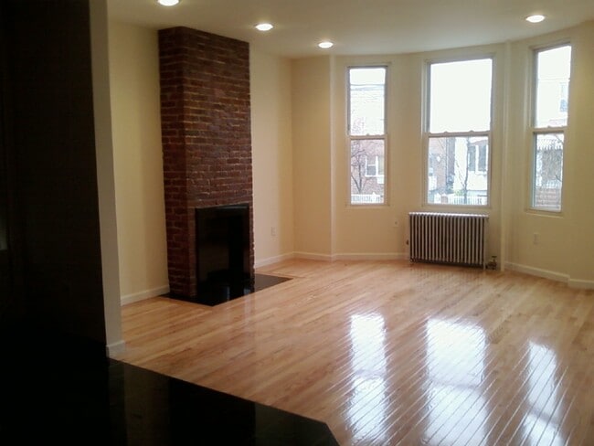 2121 43rd St, Unit 1st floor