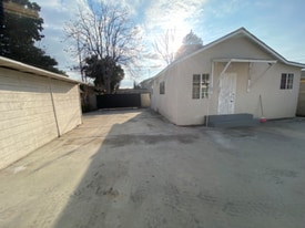 8128 Puritan St in Downey, CA - Building Photo
