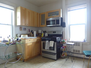 822 Parker St, Unit 2 in Boston, MA - Building Photo - Building Photo