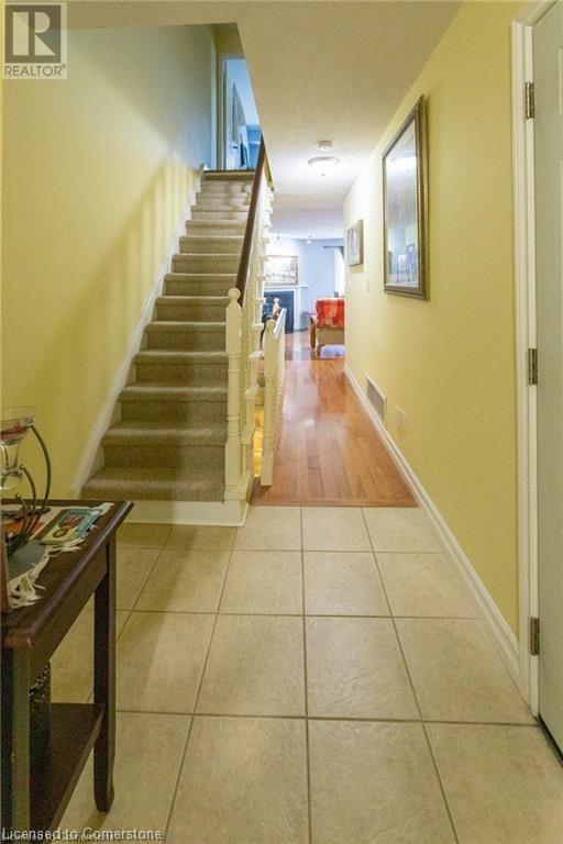26 Moss Blvd in Hamilton, ON - Building Photo - Building Photo