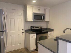 18 Walden Dr in Natick, MA - Building Photo - Building Photo