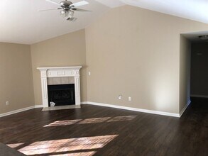 327 Autumn Dr in Benton, AR - Building Photo - Building Photo