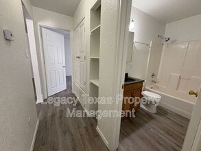 404 N Anglin St in Cleburne, TX - Building Photo - Building Photo