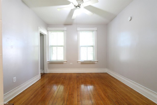 2124 W 18th Pl-Unit -# 2R in Chicago, IL - Building Photo - Building Photo