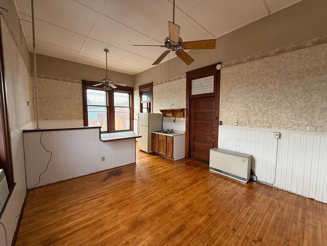 property at 302 N Washington St