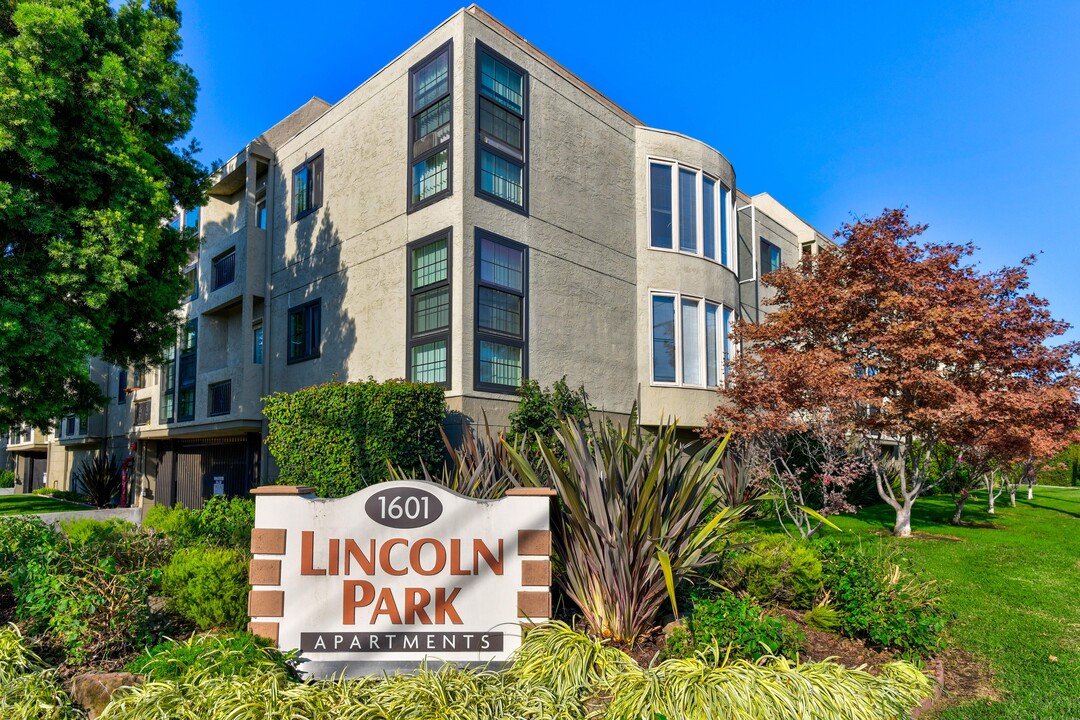 Lincoln Park Apartments in Santa Clara, CA - Building Photo