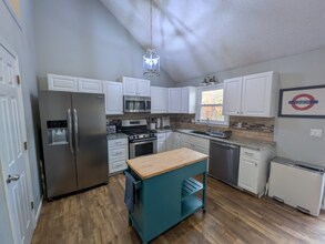 5845 Shadewater Dr in Cumming, GA - Building Photo - Building Photo