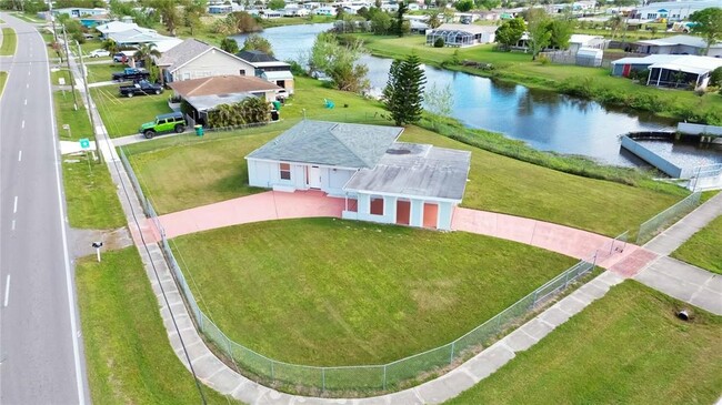 2288 Harbor Blvd in Port Charlotte, FL - Building Photo - Building Photo