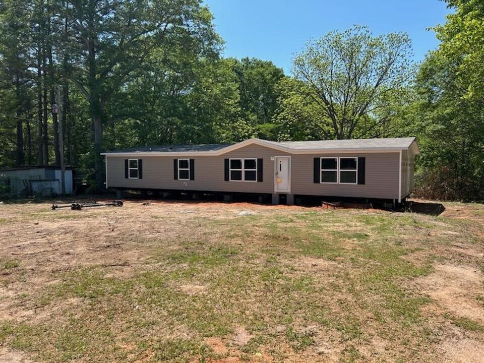 105 Sunnybrook Ln in Hartwell, GA - Building Photo