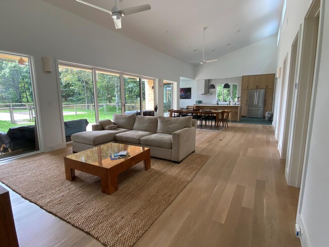 6710 Soundview Ave in Southold, NY - Building Photo - Building Photo