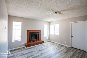 2755 Jennydiane Dr in Las Vegas, NV - Building Photo - Building Photo