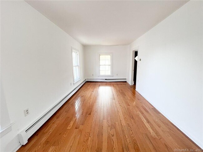 12 Blackall Rd in Milford, CT - Foto de edificio - Building Photo