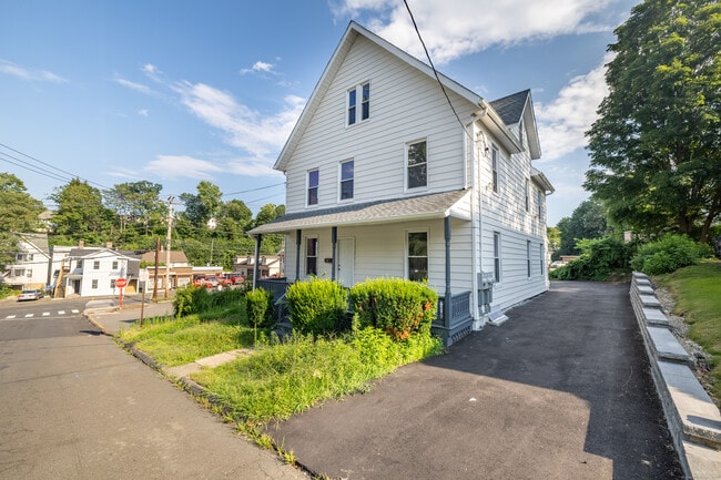 property at 10 Perry Hill Rd