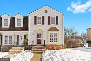 14428 Black Horse Ct in Centreville, VA - Building Photo