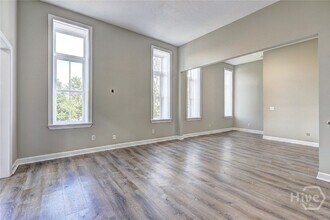 123 S Broad St in Monroe, GA - Foto de edificio - Building Photo