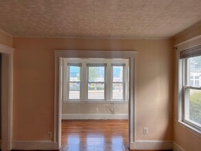 5 Saint Clements Rd, Unit 1 in Medford, MA - Building Photo - Building Photo