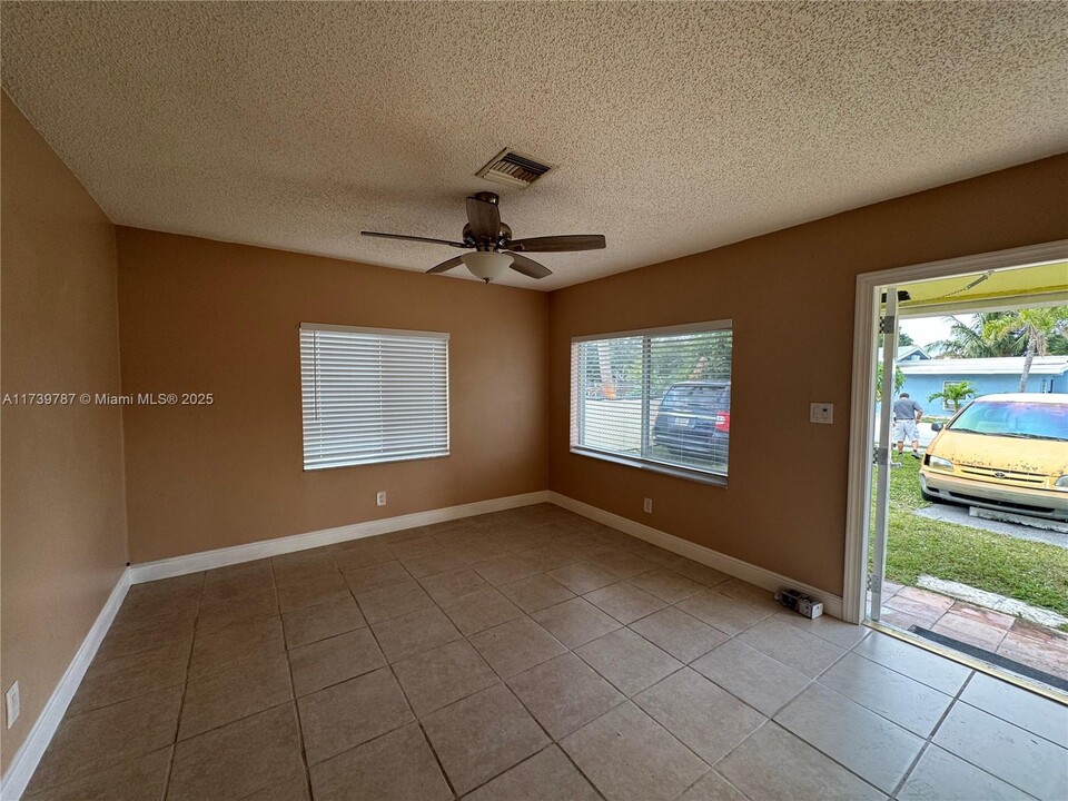 3640 NE 10th Ave in Oakland Park, FL - Building Photo