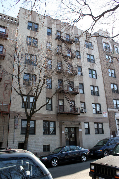 29 E Mosholu Pky N in Bronx, NY - Building Photo